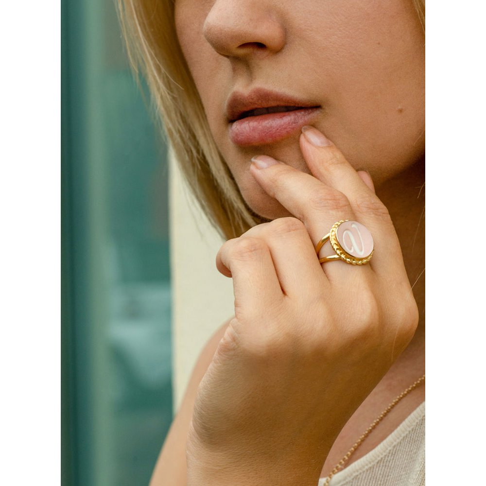Rosa Cameo-Ring mit Initiale R