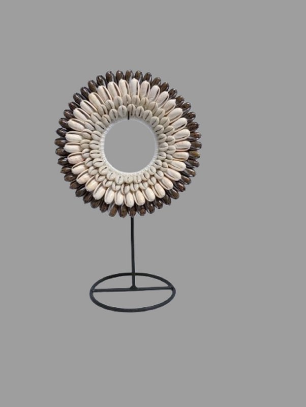 Collana Papua Collana di conchiglie su decorazione di conchiglia standard Copia