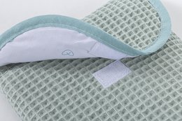 Organiseringstaske til ble- og babyservietter, præget stof i 100% bomuld, hurtig velcrolukning, praktisk og elegant.