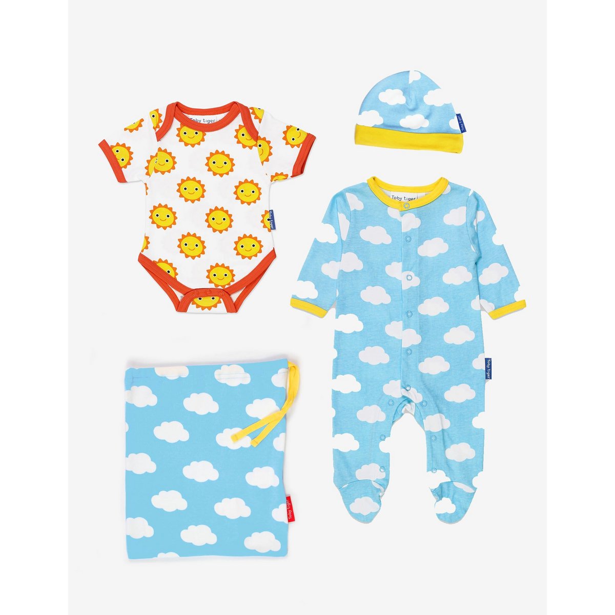 Organic cotton baby gift set with romper, hat and body with sun cloud pressure