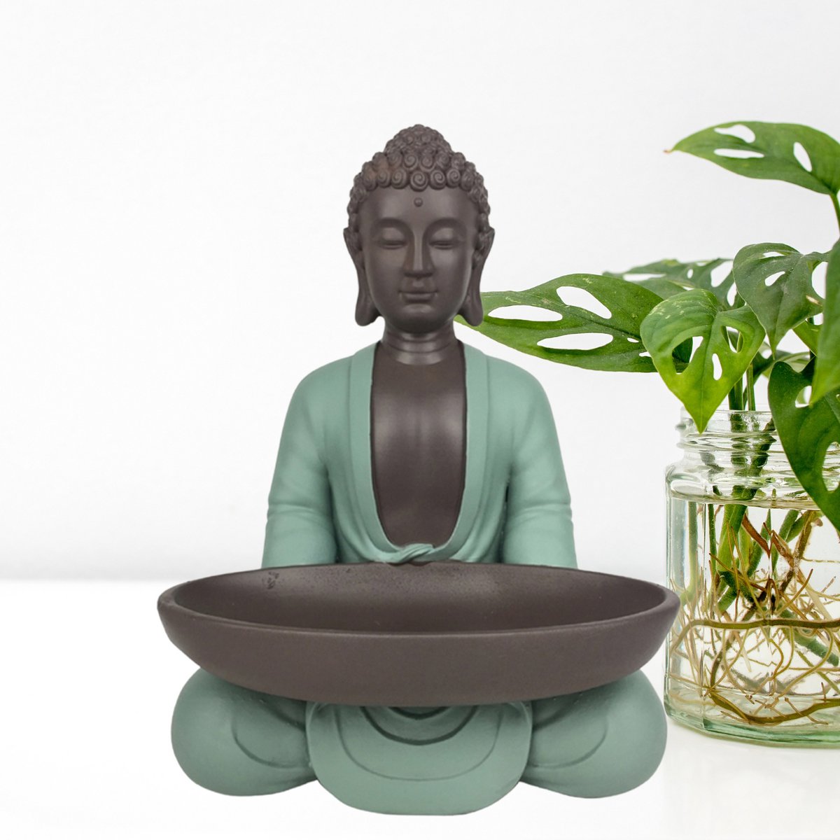 Estatua de Bodhi con plato
