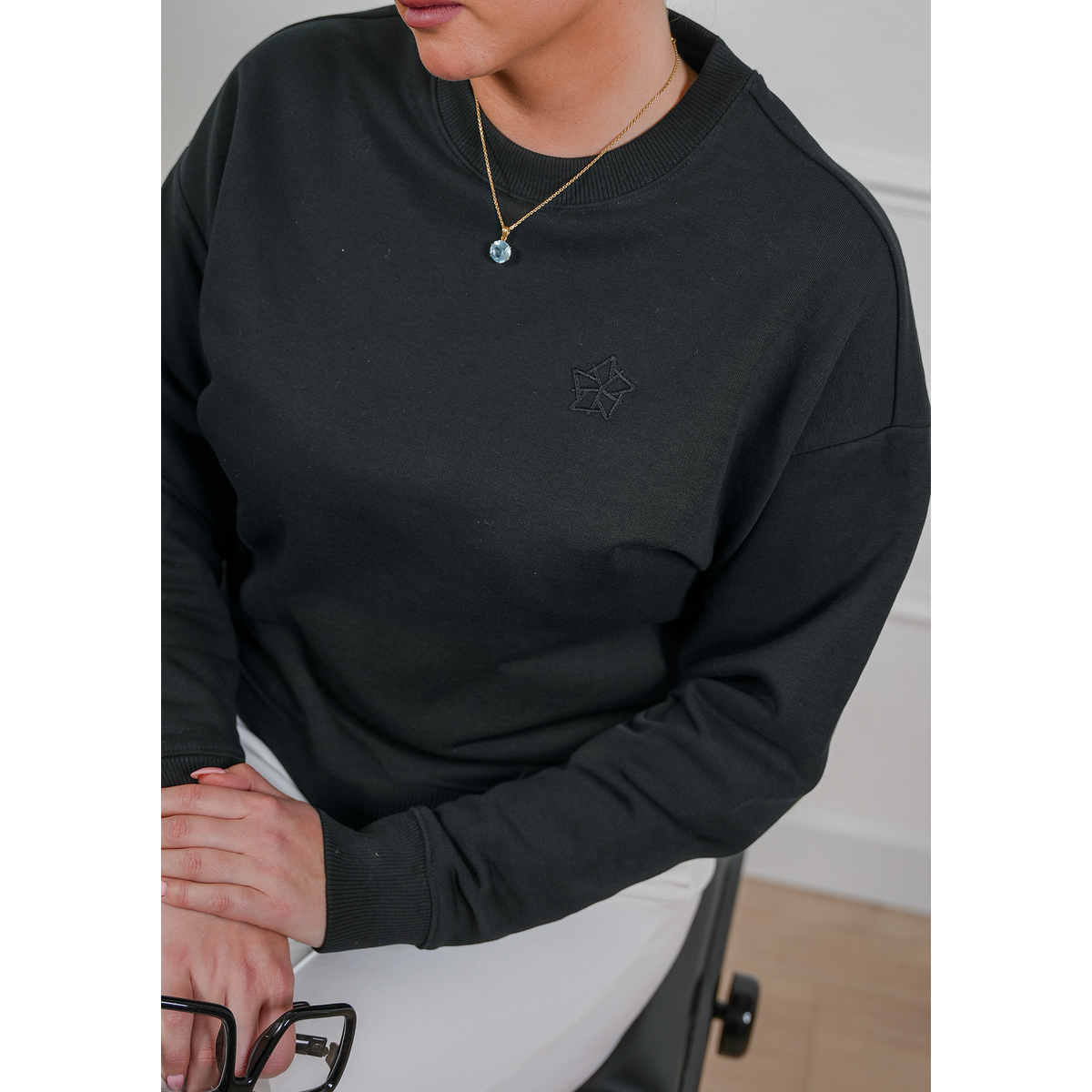 The Essential Sweater – Zwart
