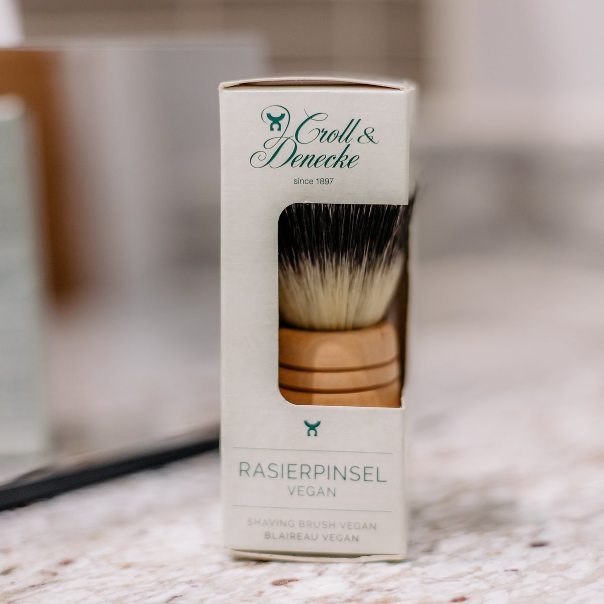 Vegan shaving brush