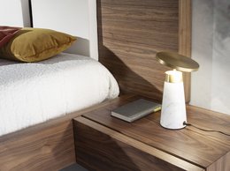 Lampe de table en marbre calacatta et acier poli doré