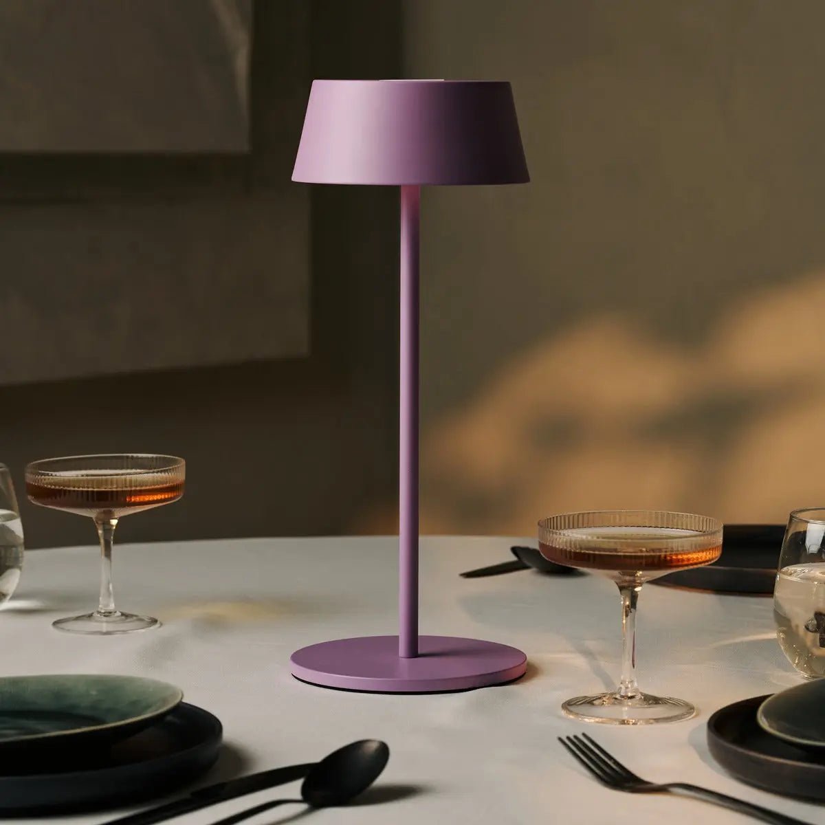 Lámpara de mesa recargable Hugo Violet Lila