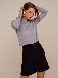 Cozy knitted jumper in a variety of colors, perfect for layering or wearing on its own. Made from soft, high-quality materials for a comfortable and stylish look.