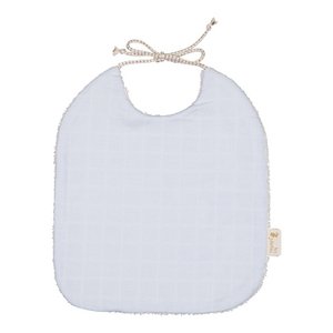 Pastelblauw mousseline slabbetje voor pasgeborenen