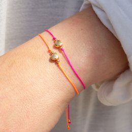Armband op kaart - harten - één voor jou, één voor mij - 24K vergulde hanger - macramé - DIN A6 gerecyclede kaart