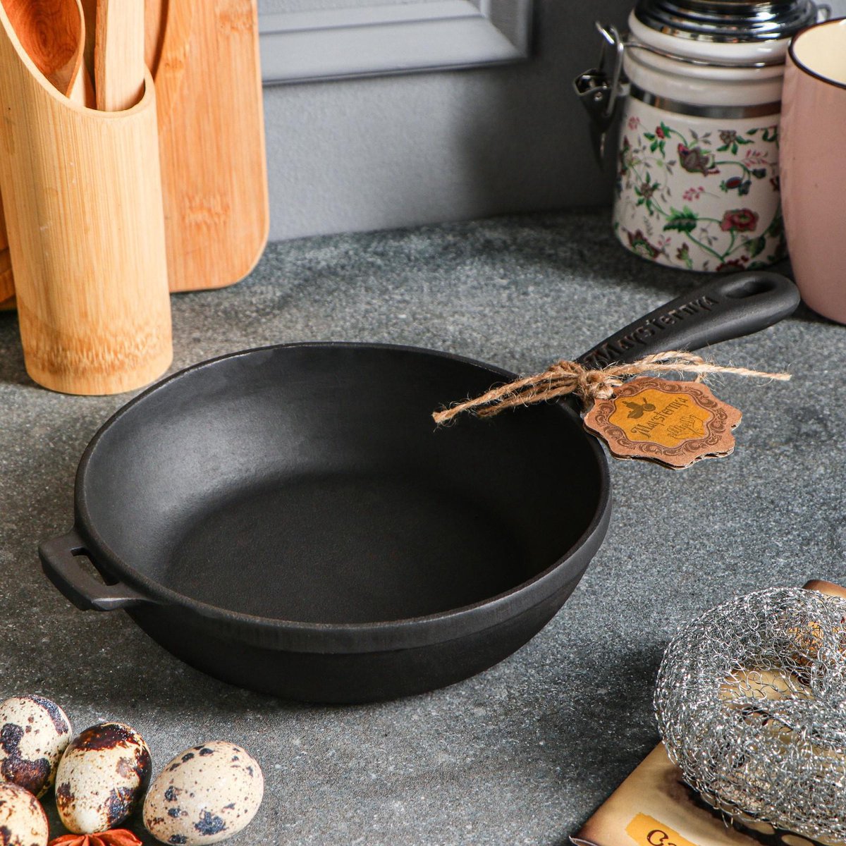 Freing Pan de hierro fundido - Ø 20 x 4 cm - sartén de hierro fundido para todas las fuentes de calor - mango de metal - PFAS - Negro