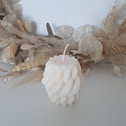 Decorative teardrop-shaped candle made from rapeseed wax. Handcrafted pillar candle with a natural, organic appearance.