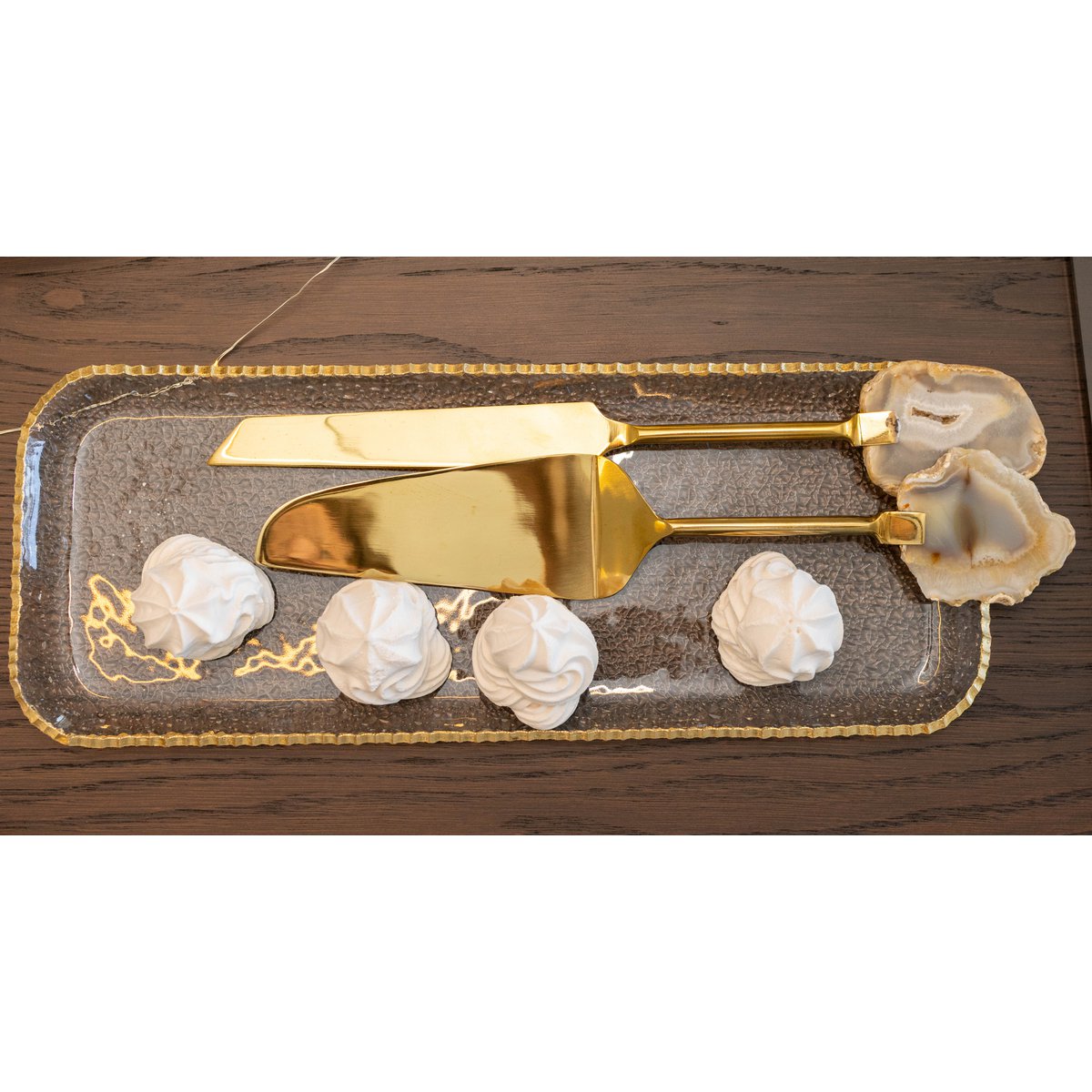 Tarte Schaufel und goldenes Messer Pierre Achat beige