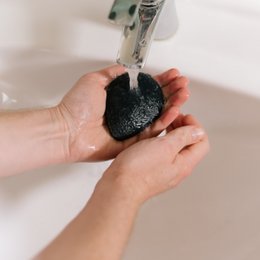 Spugna facciale Konjac "Black Charcoal"