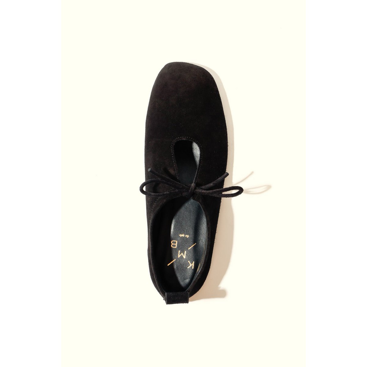 KATY BLACK – Ballerinas aus weichem Leder mit Schnürung vorne