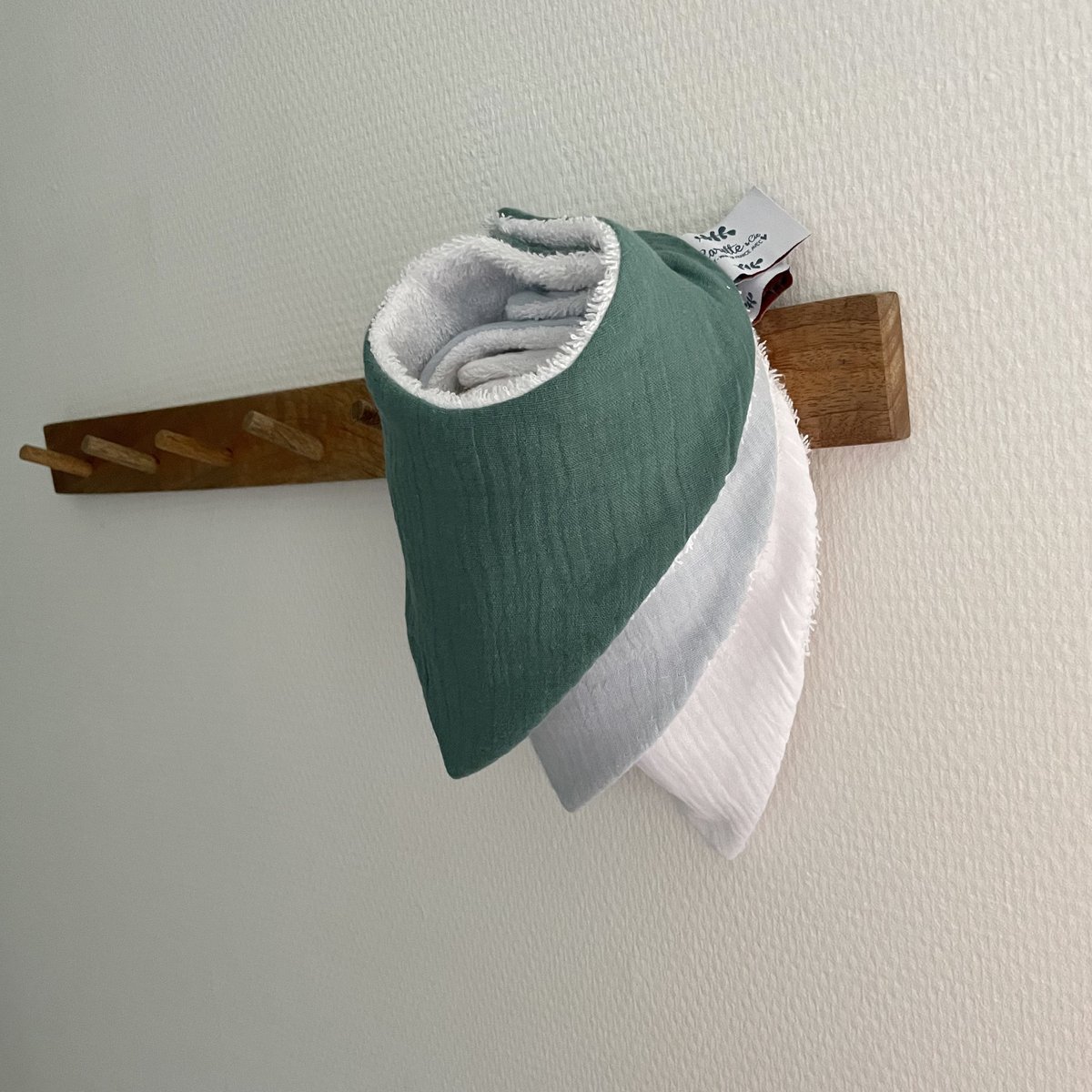 Set di 3 bavaglini bandana dentizione mini tinta unita in cotone biologico eucalipto verde-blu ghiaccio-bianco