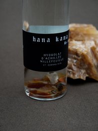 Yarrow hydrosol og carnelians