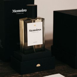 Memoires Roomspray Sandalwood - a warm, woody fragrance for the home in a sleek, modern bottle.