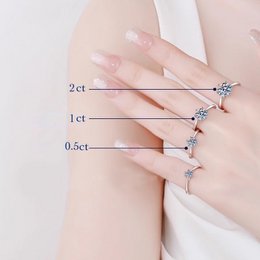 Anello solitario in moissanite a 6 artigli senza tempo