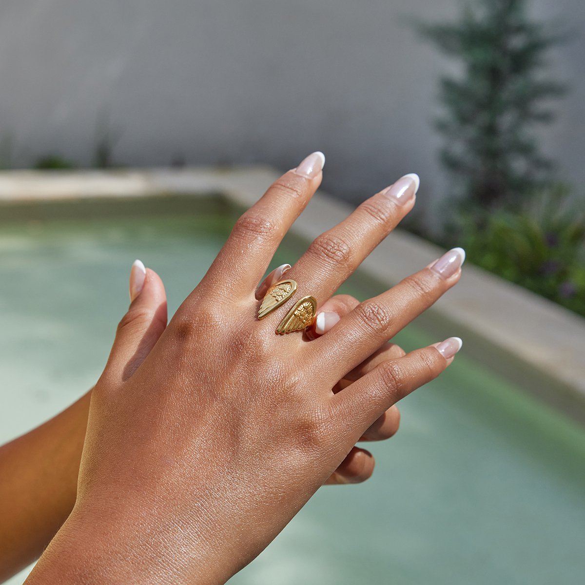 LOUIZ Ring with angel wings