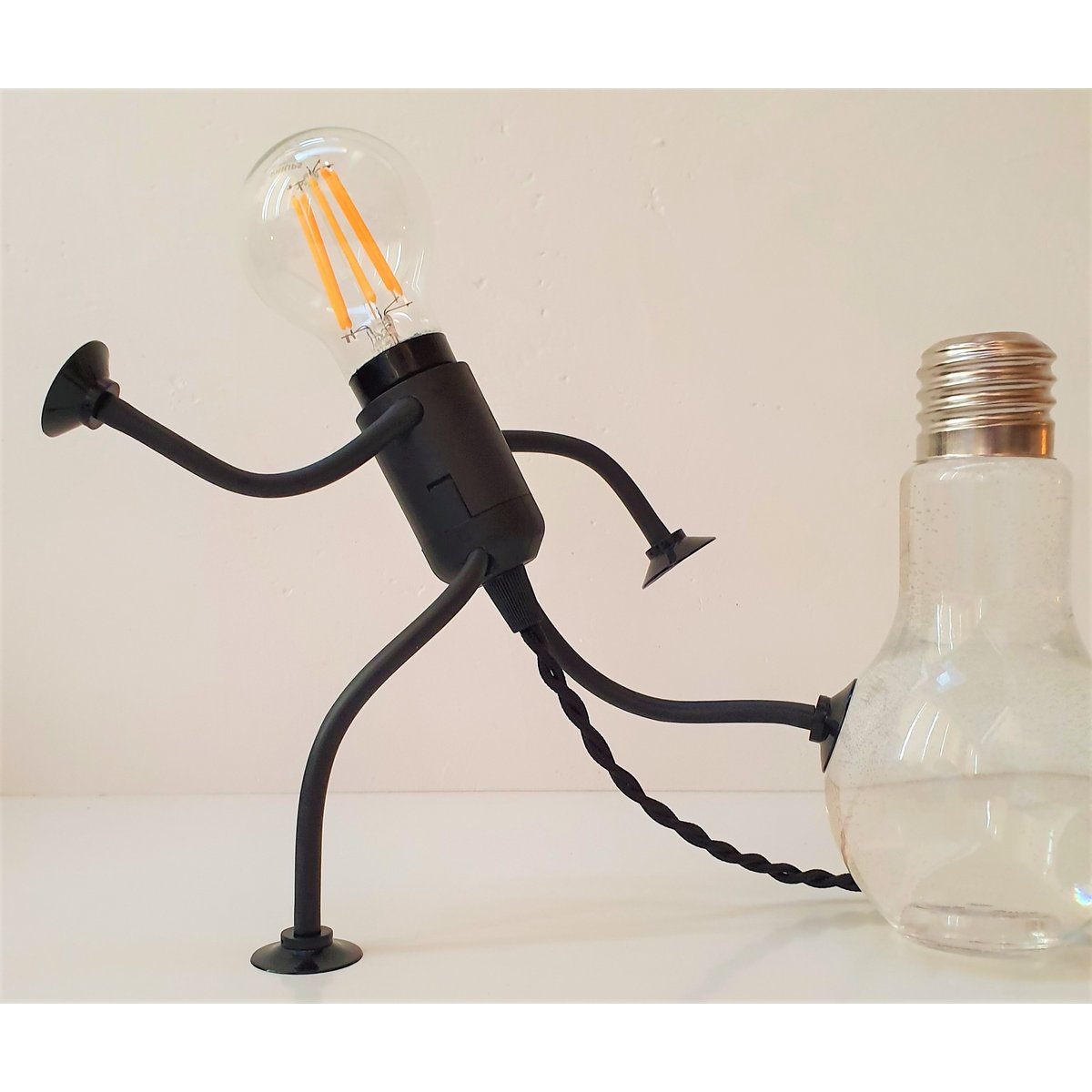 Mr Bright; * Tafellamp * Dutch Design * Zwart gedraaid stofsnoer 1,5 meter * Zwarte design stekker