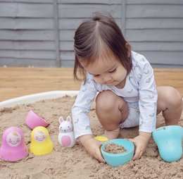 Bebés de anidación de arcoíris con Chiming Bo Bunny