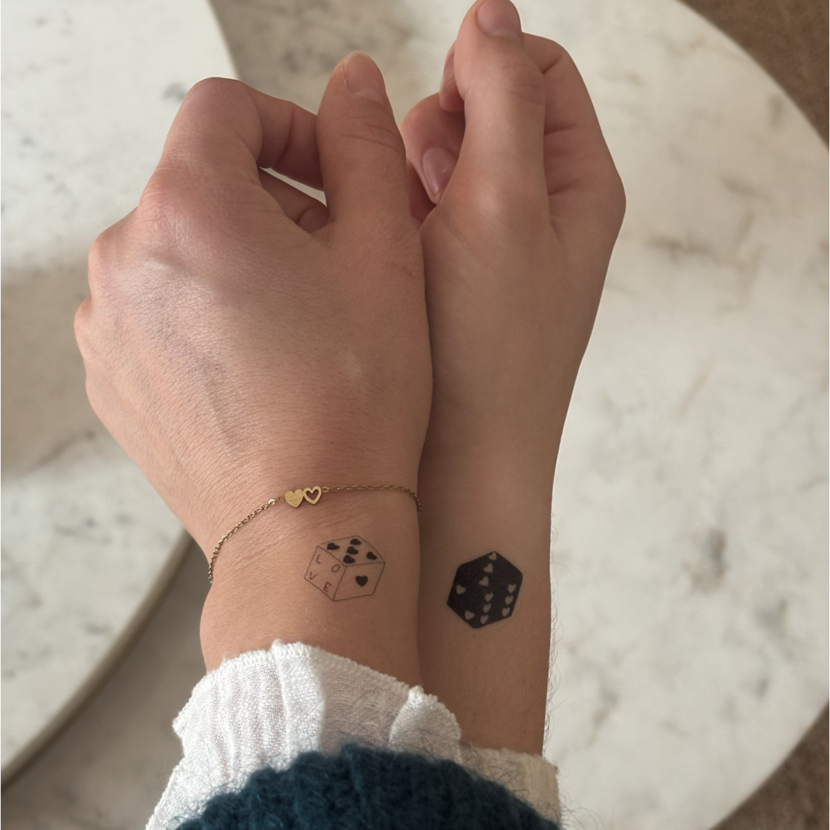 Temporäres Valentinstag-Tattoo: Die Würfel