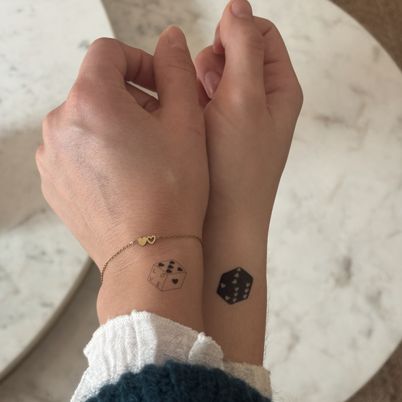Temporäres Valentinstag-Tattoo: Die Würfel