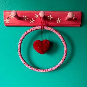 Luna-Leena wall hanger with a red heart - ring 20ΓΈ cm - handmade in Nepal