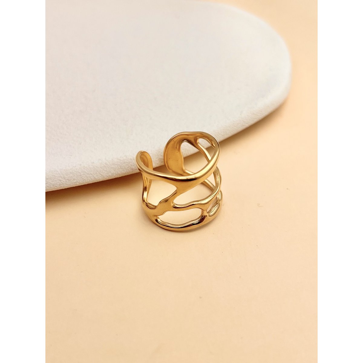 Bague large ajourée dorée en acier inoxydable ajustable