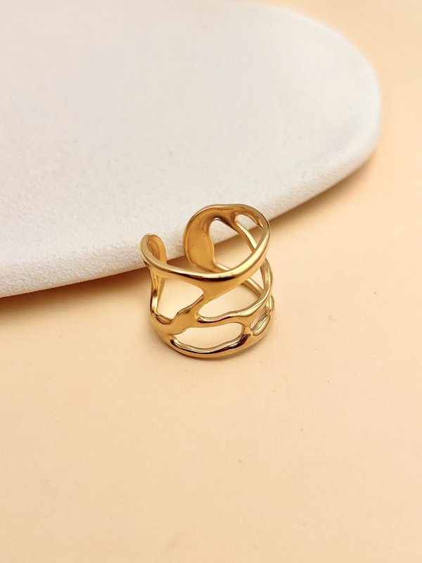 Bague large ajourée dorée en acier inoxydable ajustable