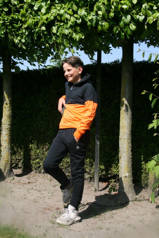 LewyLou NO4 Jogger black with orange