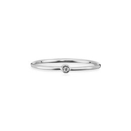 Elegant sterling silver ring with rhodium plating and a single zirconia stone. Available in sizes 15.9 to 19.1 mm.