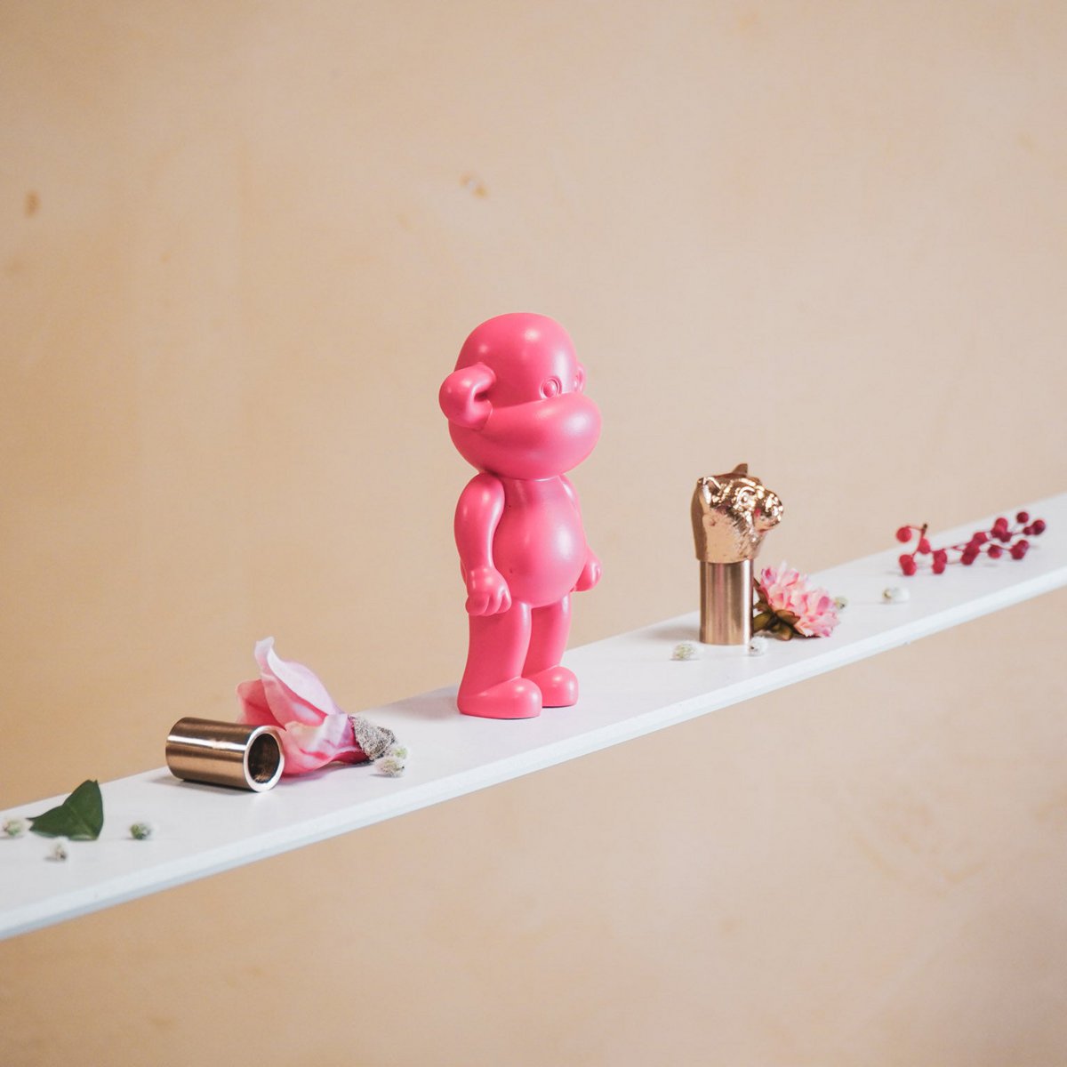 Ozdoba - Figurka małpy „The Legend” - Polyresin - Pink - 11x7x19cm