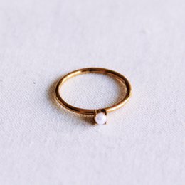Minimalistischer Ring mit Miniperle – Gold