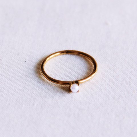 Minimalistischer Ring mit Miniperle – Gold