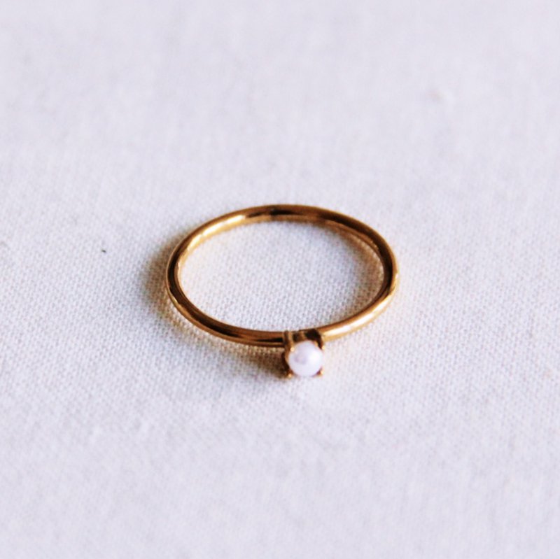 Minimalistischer Ring mit Miniperle – Gold