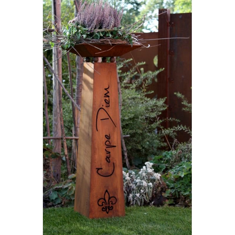 Metal column Carpe Diem with different columns | Patina decoration as a garden decoration
