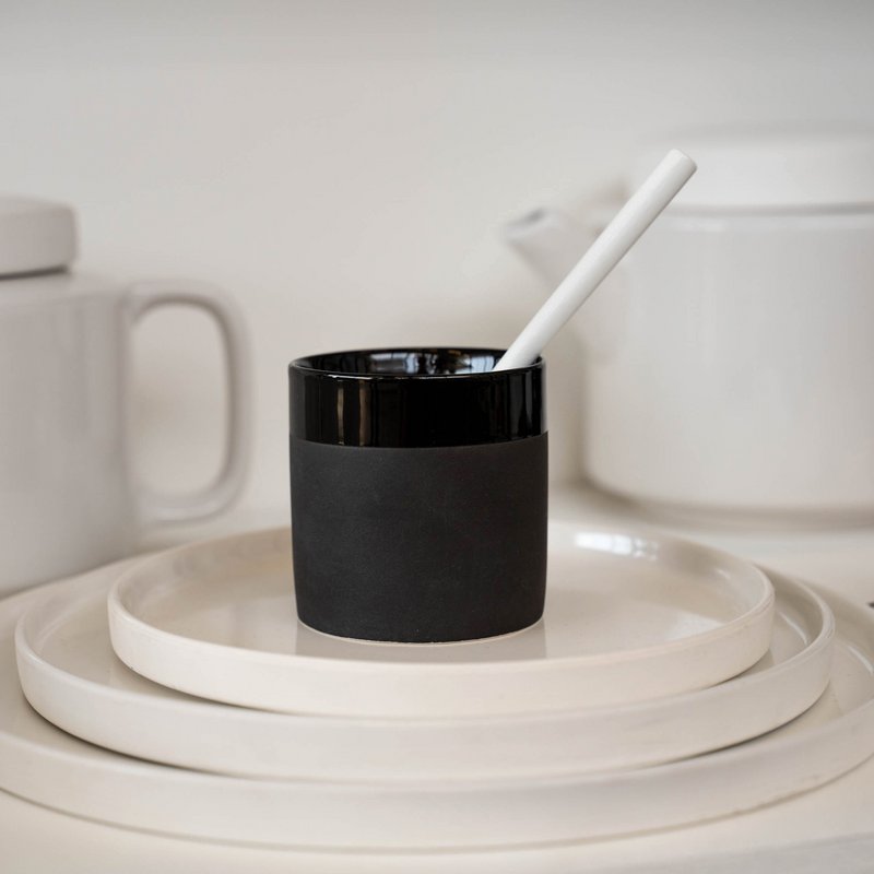 Cup Cyl S cer mat w.band black 150ml 6,7x7cm