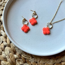 Citrus Clover Necklace – Orange Four-Leaf Clover Necklace