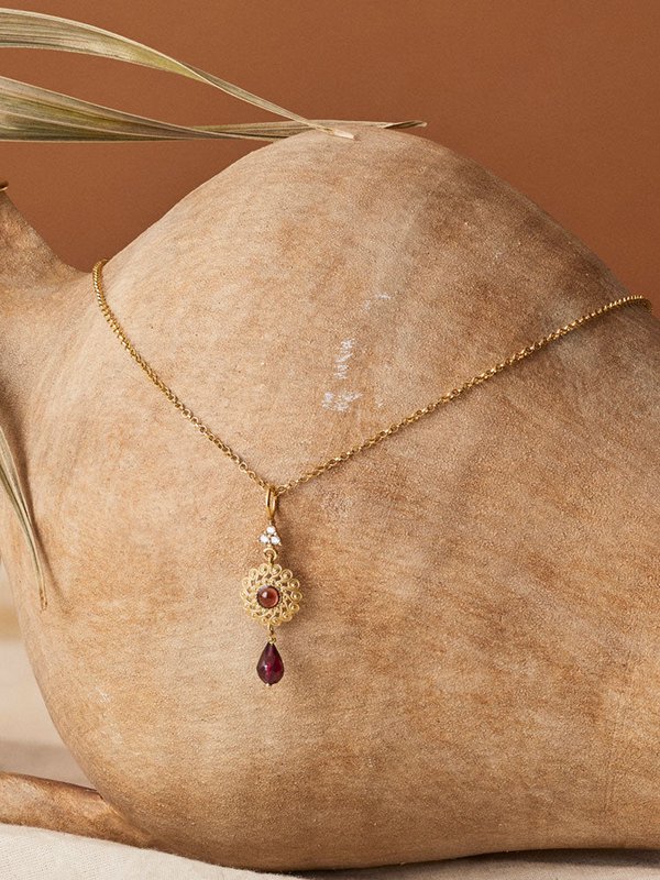 Filigrana Necklace With Garnet
