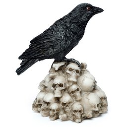 Krage stående på bunke kranier Ornament