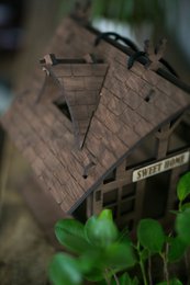 Vogelhäuschen, Vogelfutterhaus aus Holz zum Aufhängen