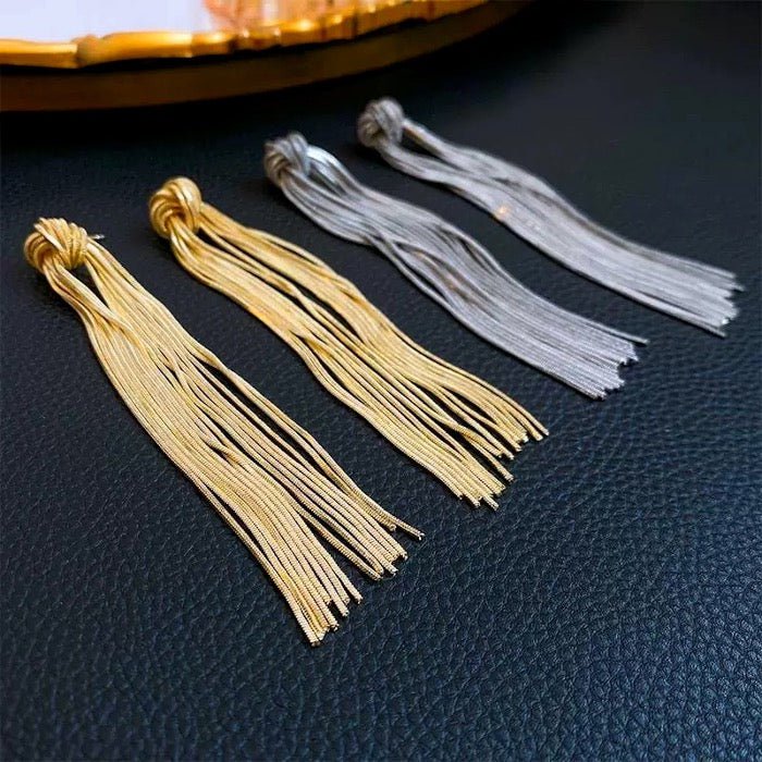 Pendientes largos con borlas y nudos vintage modernos