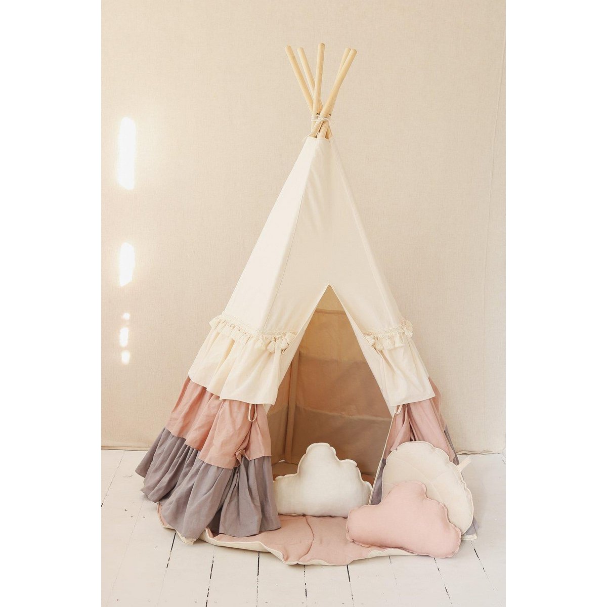 “Powder Frills” Teepee Tent with Frills