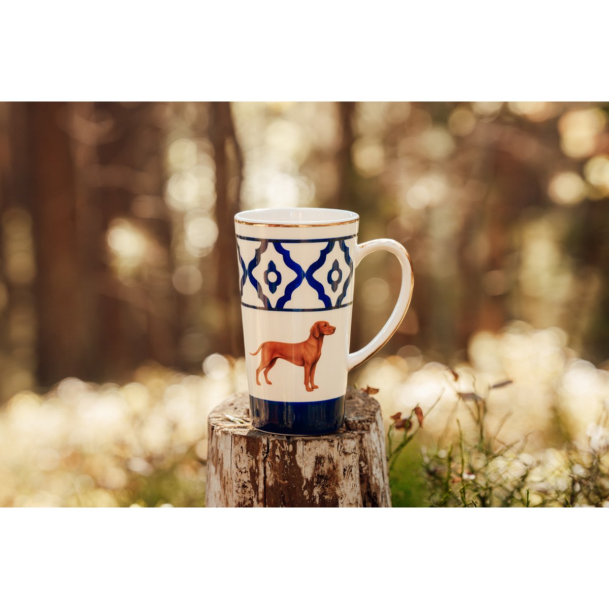 Taza de té modelo Vizsla de cerámica pintada a mano con motivo Vizsla, borde dorado y mango bañado en oro, 250 ml. Contenido de la taza disponible en rojo, verde y azul. Copiar