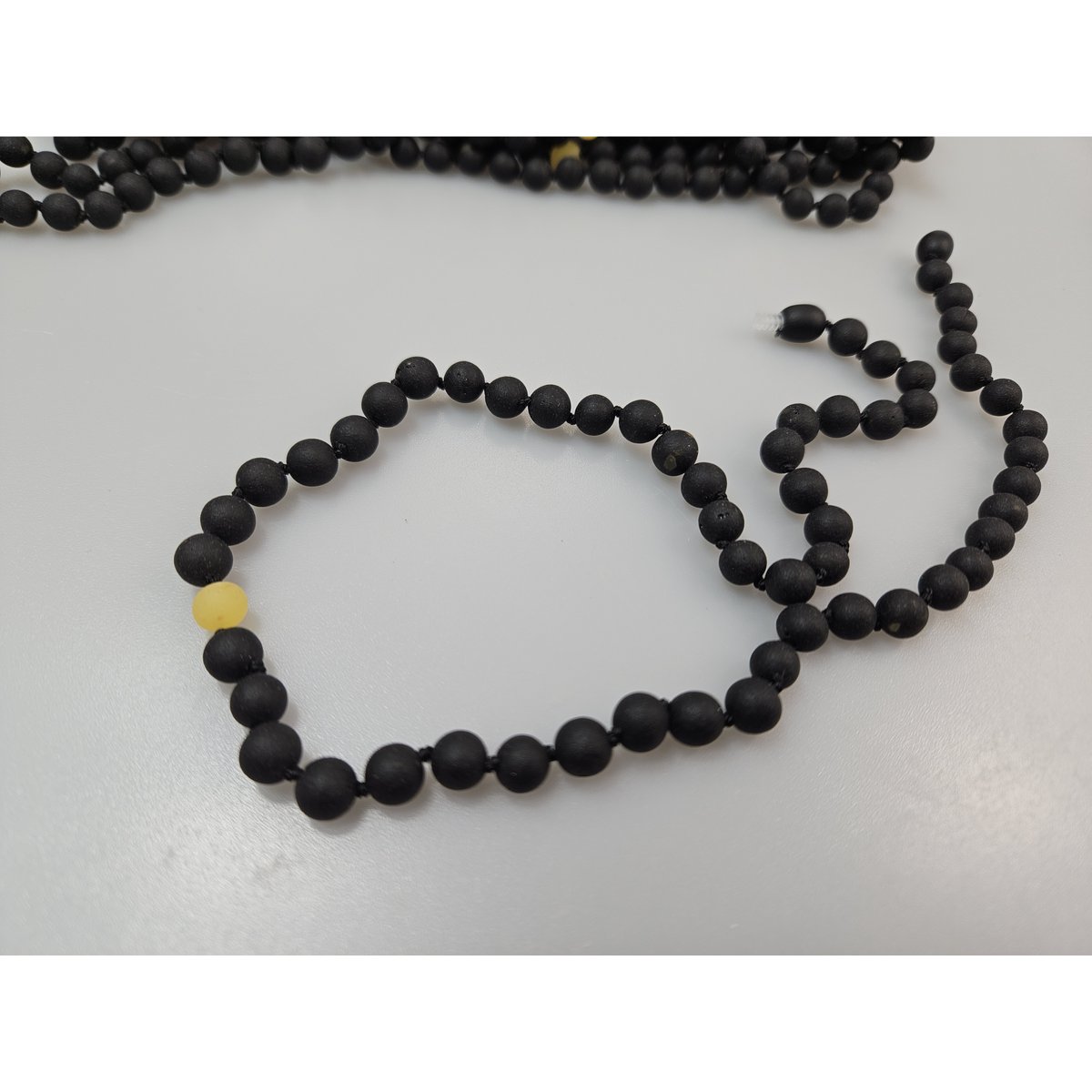 Collar de ámbar negro hecho a mano para él o su hombre joyas al por mayor