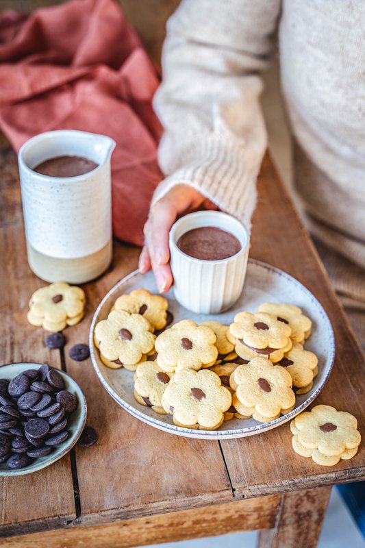 Ciastka - Stokrotki - Czekolada mleczna i orzechy laskowe Valrhona