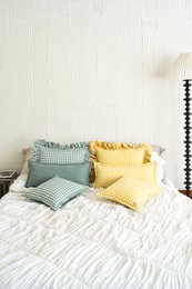 Decorative pillow with ruffle "Sage check"