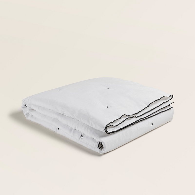 CARLINA pure white and black bumble bee quilted bedspread