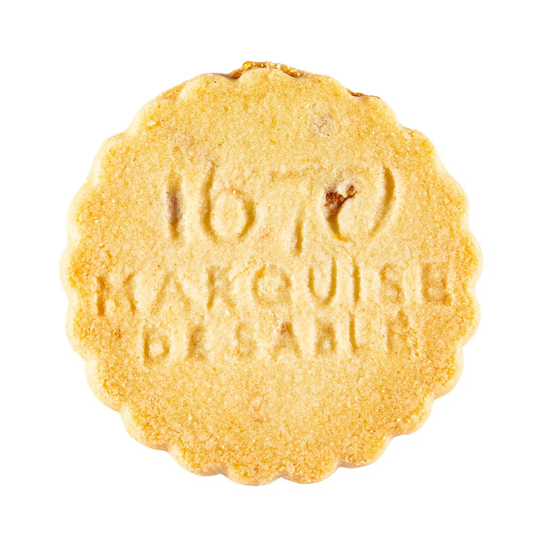 Shortbread biscuits assortment of pure fresh butter natural shortbread, with salted butter caramel, chocolate and apricot chips - "Vegetable Magic" metal box 400 g