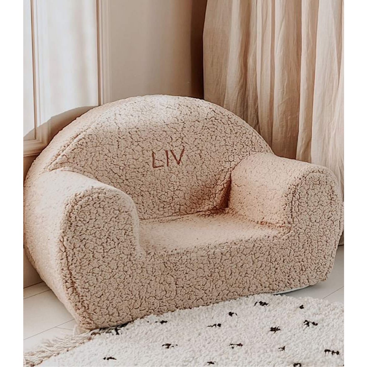 Sedia Teddy con nome ricamato in beige